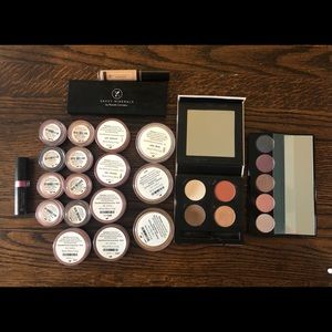 HUGE Savvy Minerals clean makeup bundle!